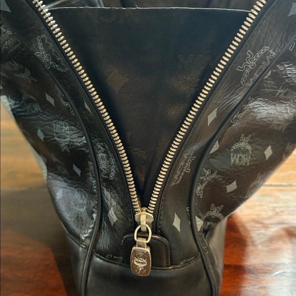 MCM Visetos Striped Princess Lion Laptop Bag - Picture 10 of 16